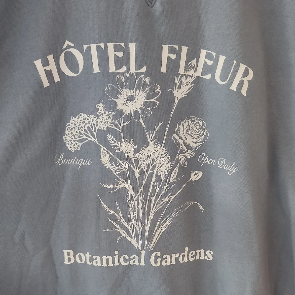 Universal Thread Blue Sweater, Size Large - Picture 2 of 6